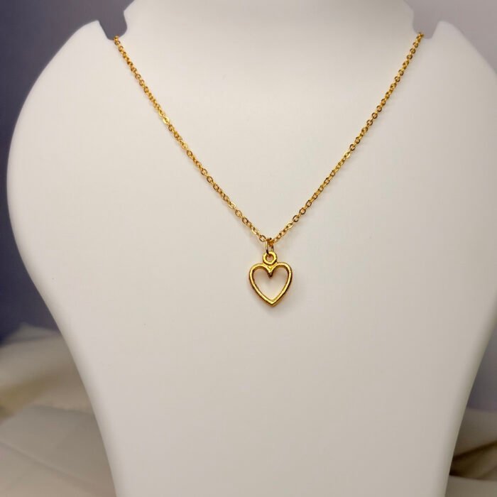 Dainty heart necklace