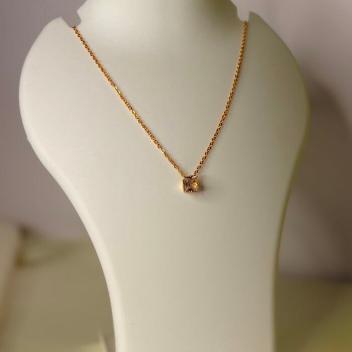 Dainty Diamond Stone Neclace Gold Plated