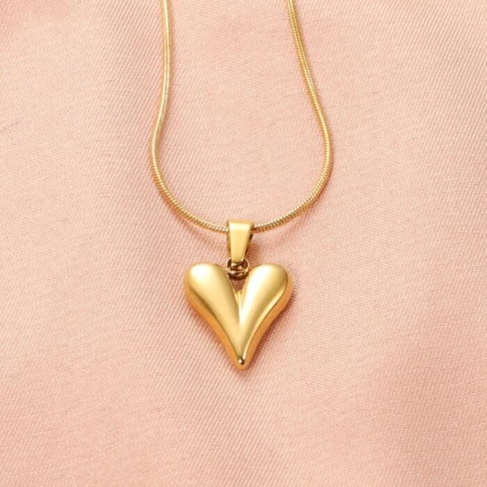 Heart pendent Anti Tarnished neck chain 