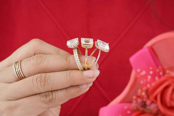 close-up-jewelry-diamond-ring-plain-background_842717-16347