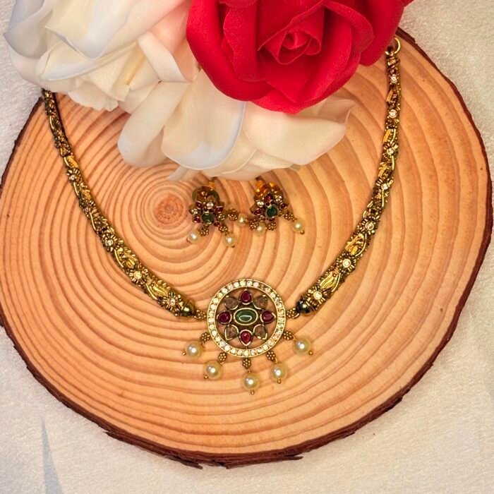 Kemp Stone Antique Gold Kanti Necklace Set